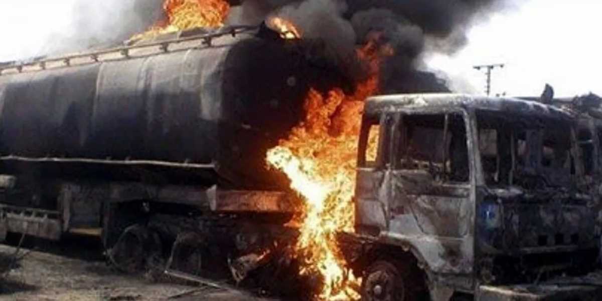 नाइजीरिया में पेट्रोल टैंकर-ट्रक की टक्कर के बाद भीषण विस्फोट, 48 लोगों की मौत